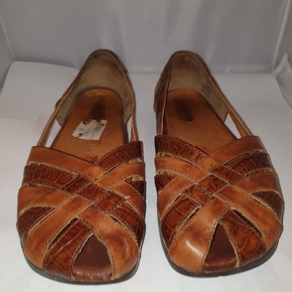 Earth Shoes - Earth wonder almond peep toe shoes size 10